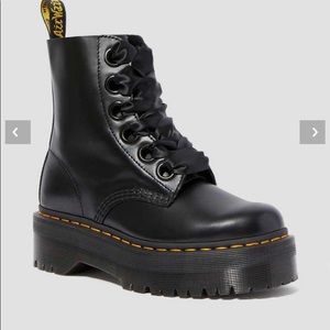Dr. Martens Molly platform Boots